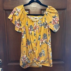 1.4.3 Story by Line-Up yellow floral medium top